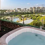 Downtown Floreasca Penthouse W Jacuzzi&terrace * Bucarest